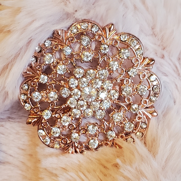 Rose Gold Crystal Brooch Pin - Picture 2 of 6